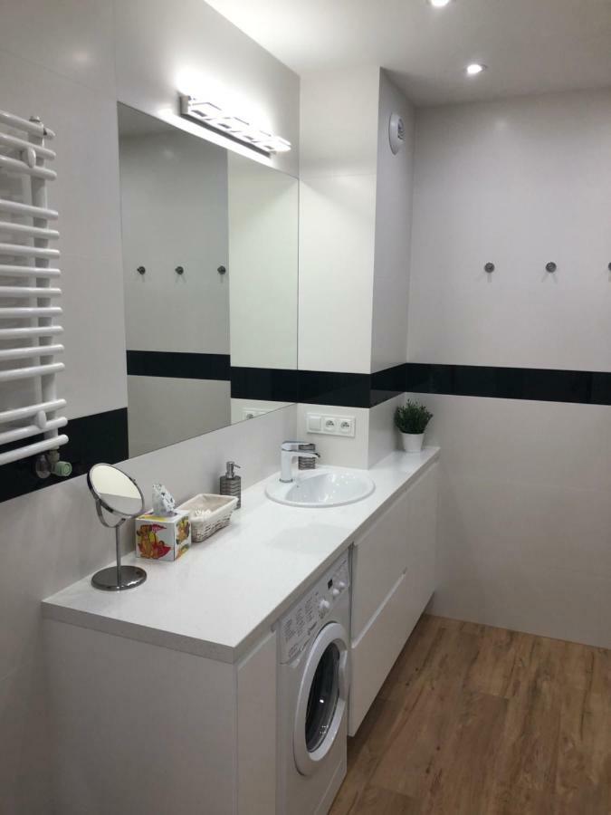 Klimatyzowany Apartament Roma Z Garazem Podziemnym Kielce Buitenkant foto