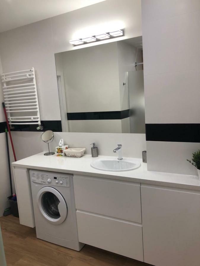 Klimatyzowany Apartament Roma Z Garazem Podziemnym Kielce Buitenkant foto