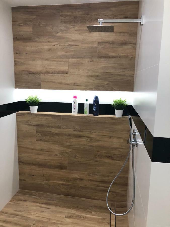 Klimatyzowany Apartament Roma Z Garazem Podziemnym Kielce Buitenkant foto