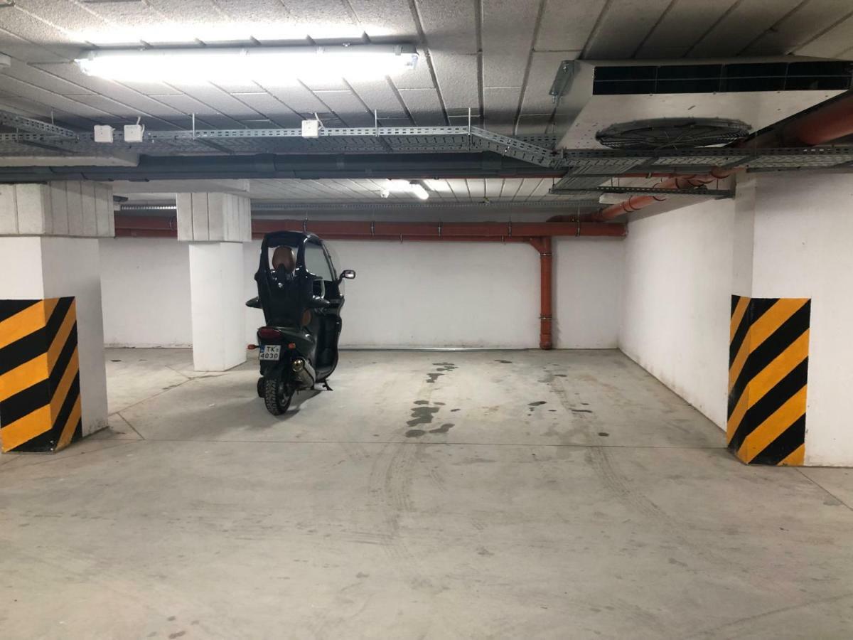 Klimatyzowany Apartament Roma Z Garazem Podziemnym Kielce Buitenkant foto
